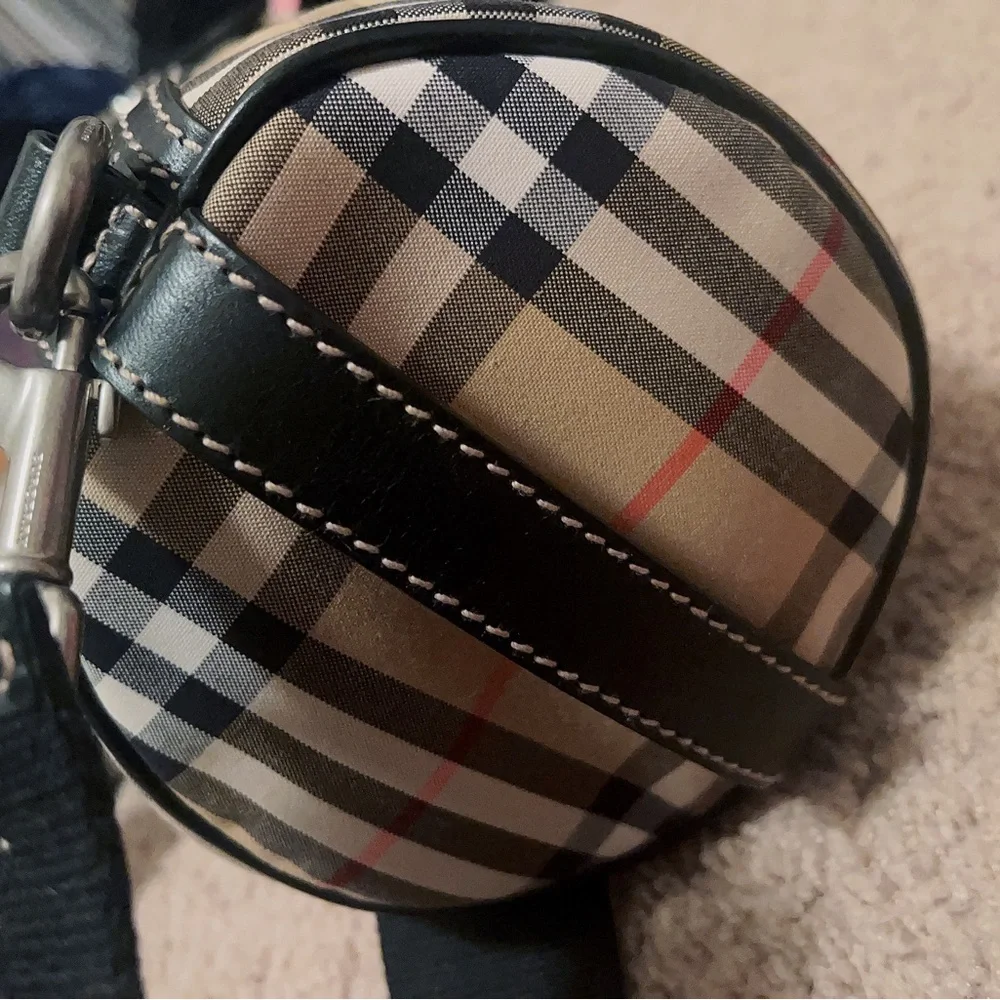 Burberry Barrel Bag - Picture 6 of 7